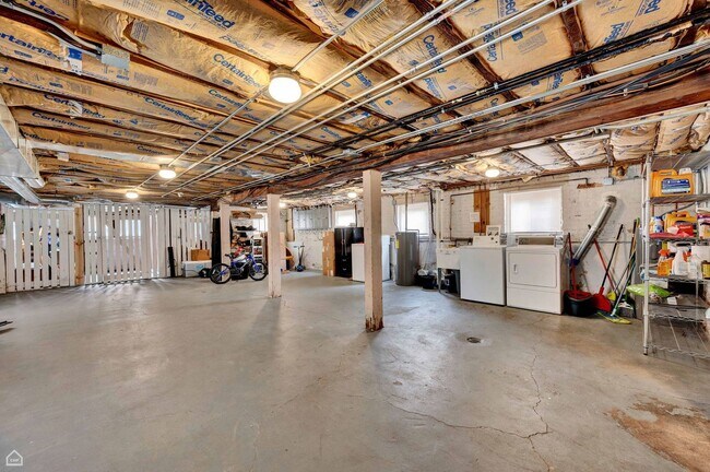 Building Photo - 1648 East Ave
