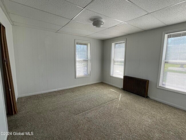 Building Photo - 524 Maple Ave