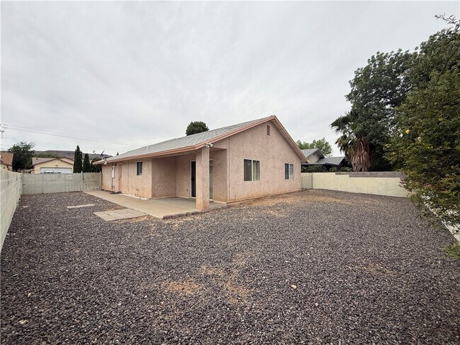 Building Photo - 3932 Lindsey Ave