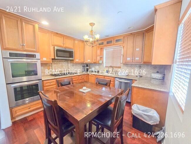 Building Photo - 2421 Ruhland Ave