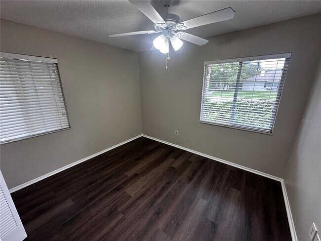 Building Photo - 321 Redwing Way