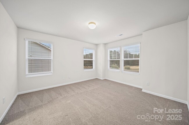 Building Photo - 916 S Battleground Ave