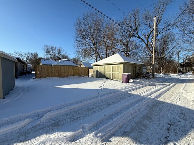 Building Photo - Italian Estates Property Management