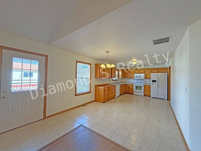 Building Photo - Beautiful 3 Bedroom Home with Shop Located in Southwest Springfield