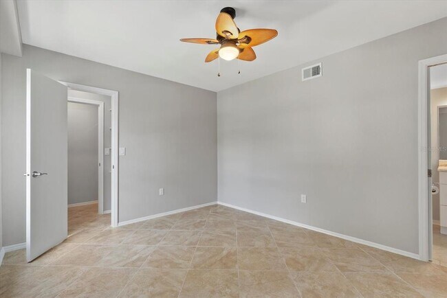 Building Photo - 1750 Jamaica Way