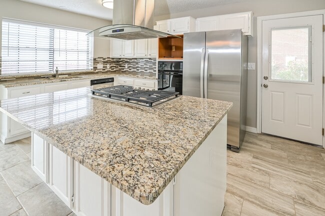 Building Photo - 2017 Spinnaker Dr