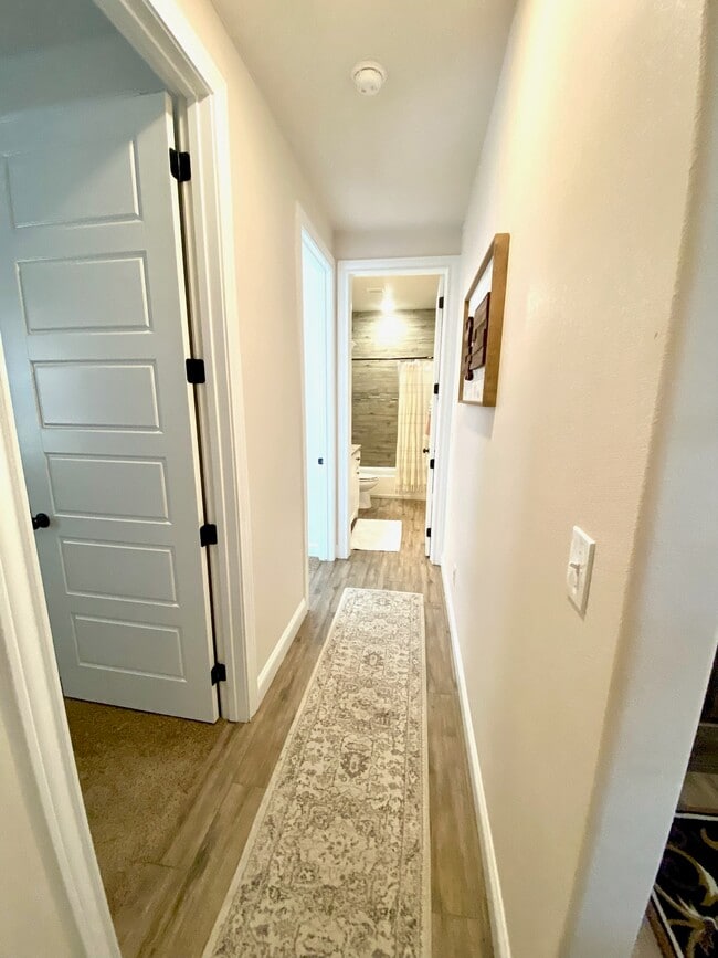 Building Photo - 1215 Desert Rose Dr