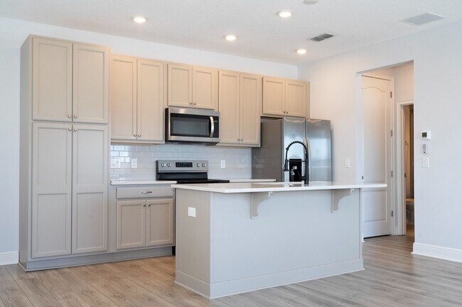Building Photo - 6665 Bridgman St
