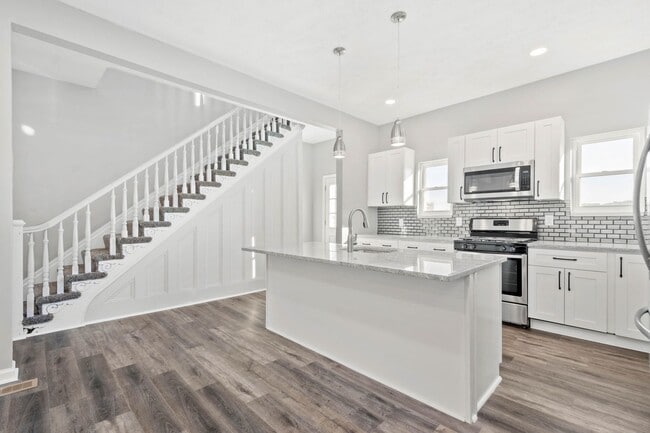 Building Photo - Stunning 4 bedroom home in Pittsburgh avai...