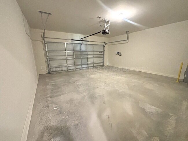 Building Photo - 5513 Hayloft Dr