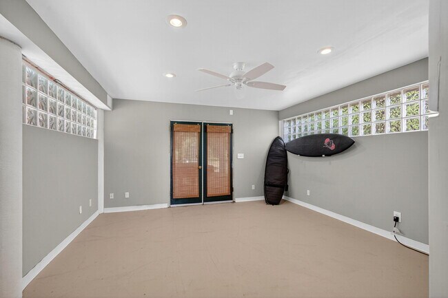 Building Photo - 1042 SE St Lucie Blvd