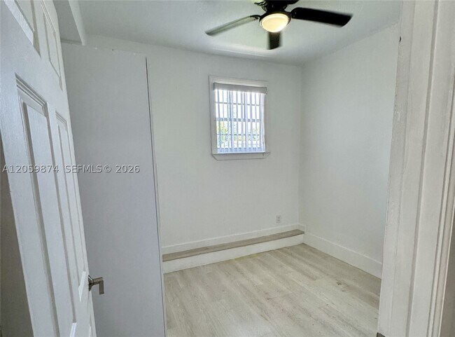 Building Photo - 2130 Plunkett St