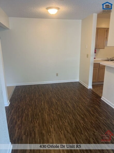 Building Photo - 430 Oriole Dr