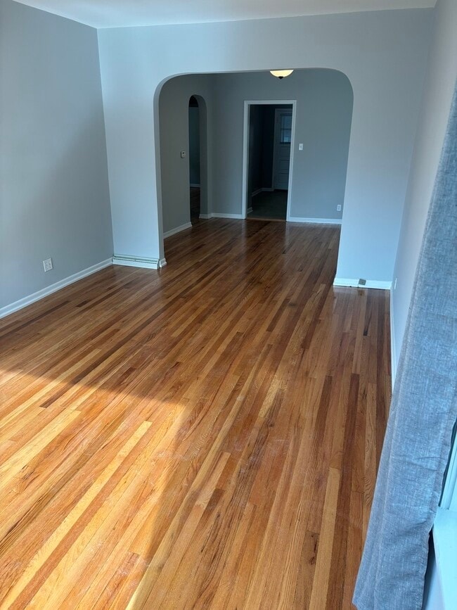 Building Photo - 5537 N Luna Ave