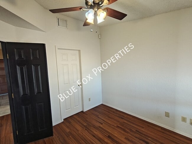 Building Photo - 9073 N Tiger Eye Way