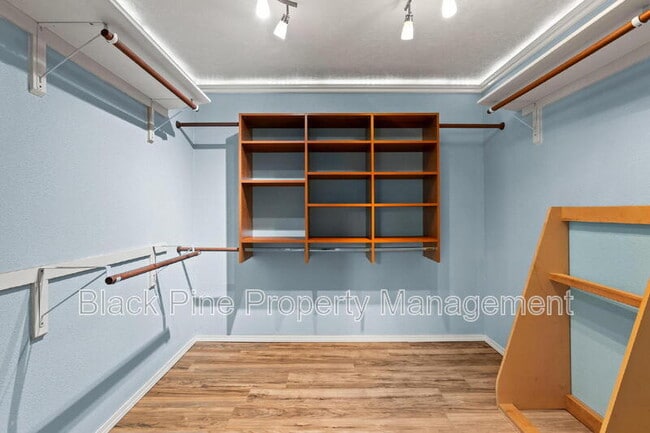Building Photo - 43 S Newberry Way
