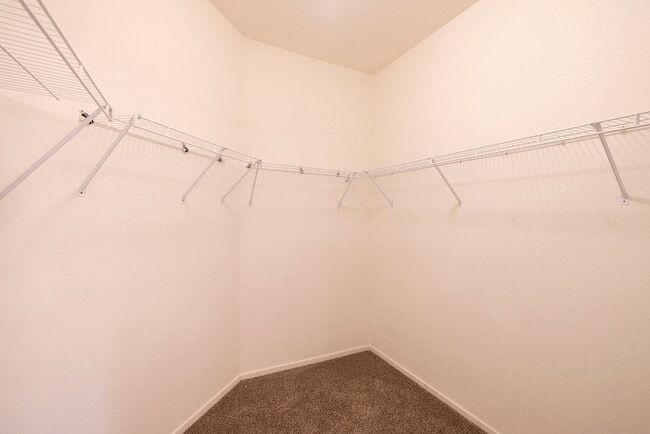 Building Photo - SUMMERLIN 1ST FLOOR - 2 BEDROOM + Den W/ 3...