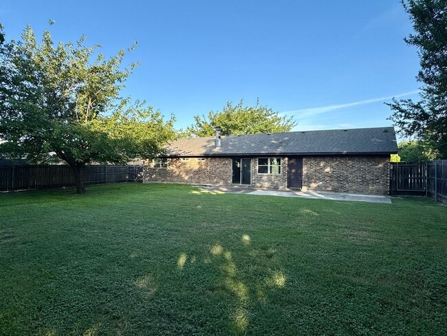 Building Photo - Updated Single Family Home | Midway ISD