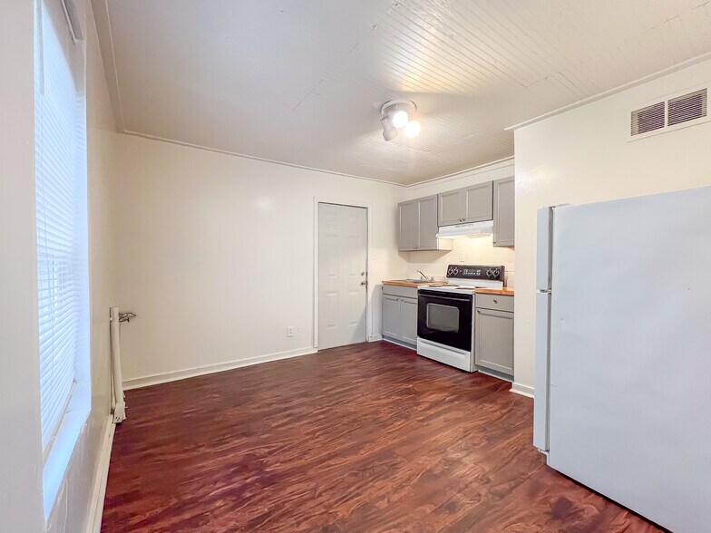 Building Photo - 1416 Minefee St