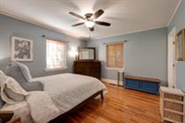 Building Photo - Beautiful Brick Home In A Desirable Location