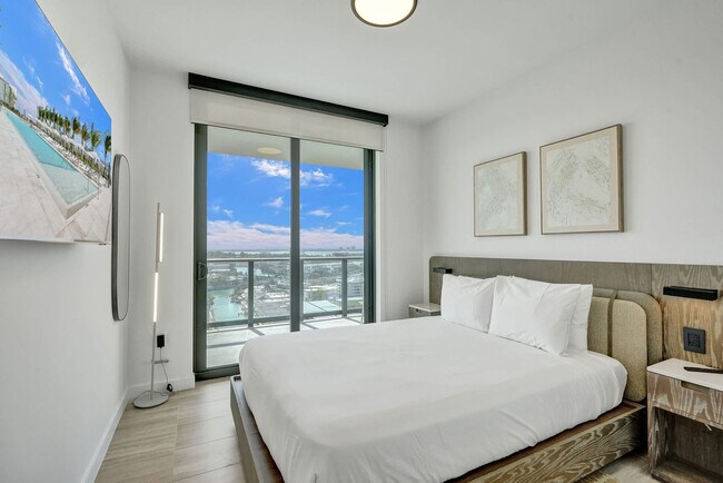 Building Photo - 580 72nd St