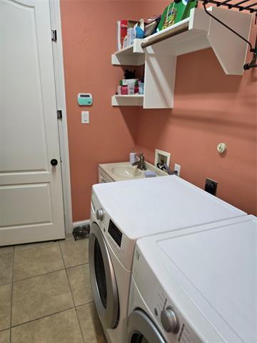Building Photo - 2447 Embleton Dr