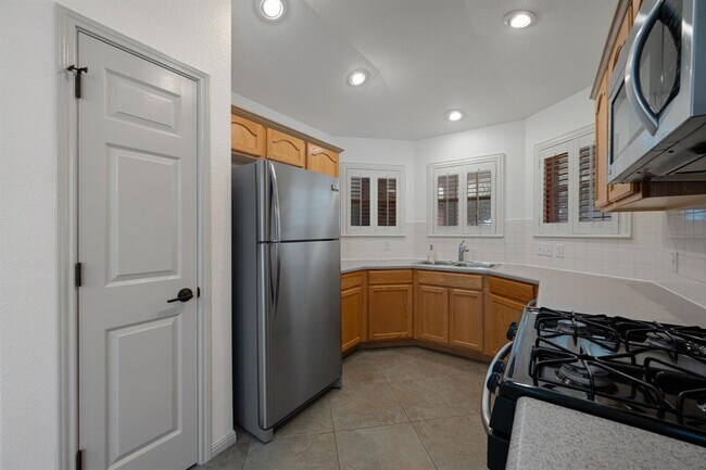 Building Photo - 5400 Rusk Ct