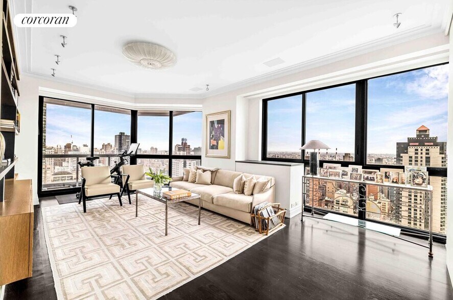 Primary Photo - 200 E 61st St