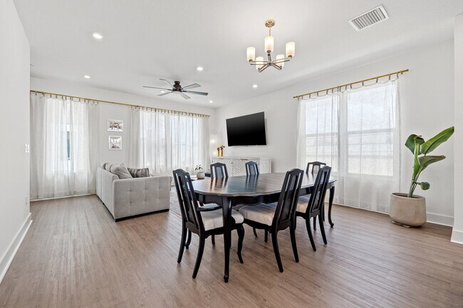 Building Photo - 320 15th St N