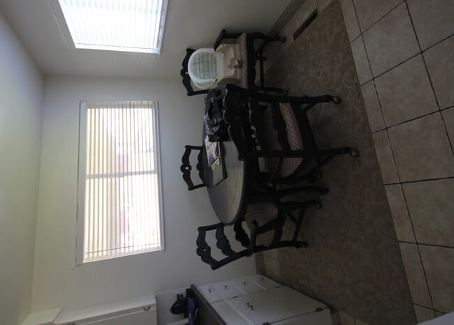 Building Photo - 3 Bed/1.5 Bath in a Cul-de-sac by Universi...