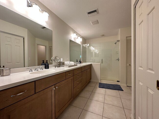 Building Photo - 829 Reef Point Cir