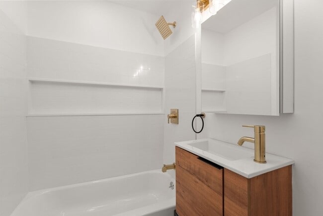 Building Photo - 280 Endicott Ave