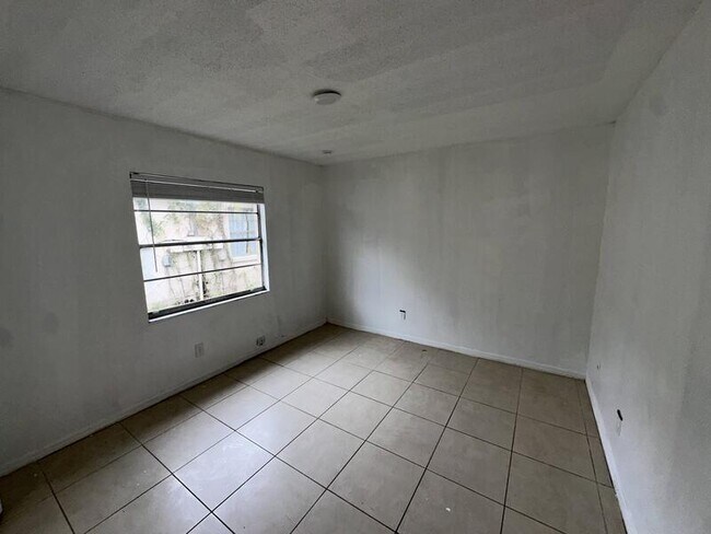 Building Photo - 5523 Lehigh Ave