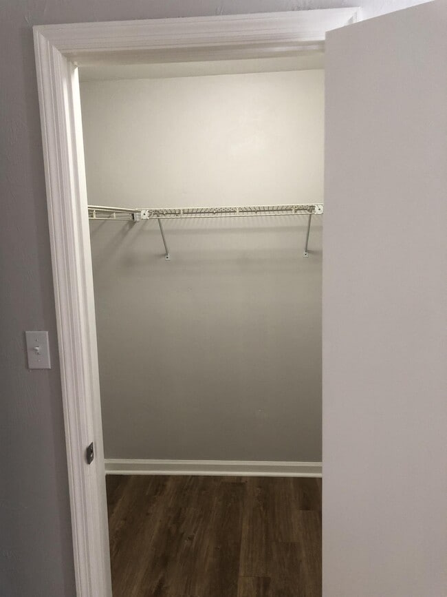 Building Photo - 1095 Rockbrook Ct