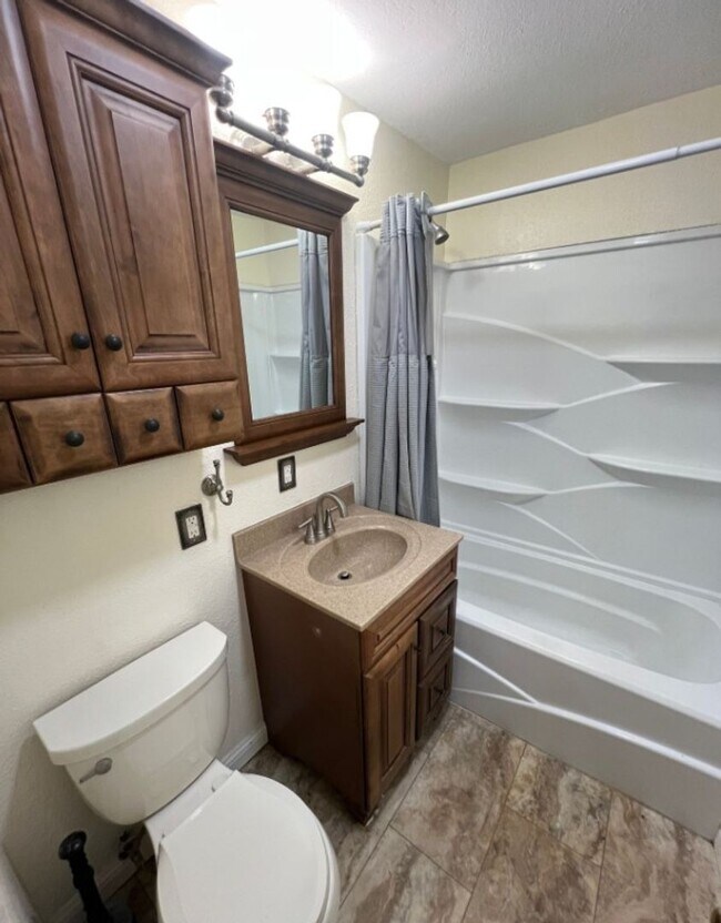 Building Photo - Coming Soon! Spacious 3-Bed, 2-Bath Home i...