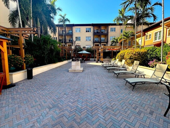 Building Photo - 1 Bed/1 Bath Condo in Gorgeous Resort Styl...