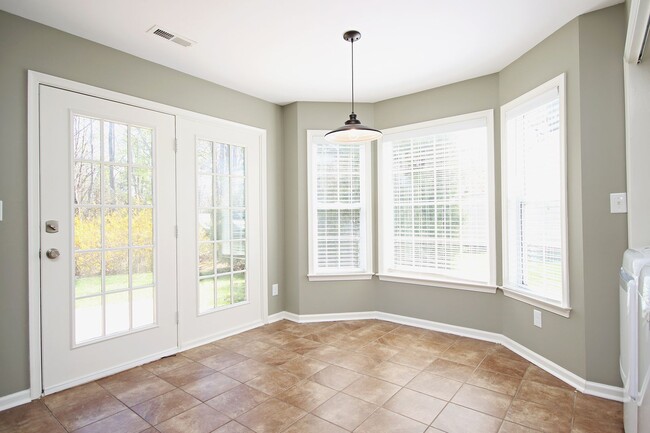 Building Photo - Dog-Friendly Forest Lakes North Home (Appl...