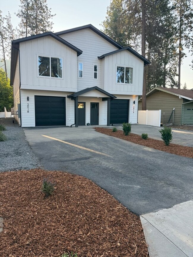 Building Photo - Duplex in CDA !