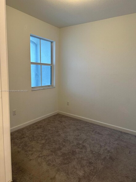 3rd room - 1715 SE 27th Rd
