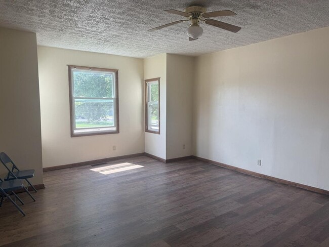 Building Photo - 91 N Buena Vista St