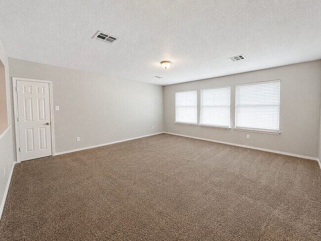 Building Photo - Spacious 4-bedroom, 3-bath home offering approximately 2,840 square feet in the gated Lakeside at...