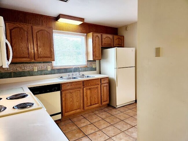 Building Photo - 892 Tremont St