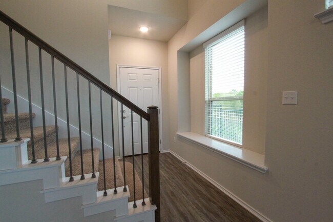 Building Photo - Newly Built 3 Bedroom, 2.5 Bath House in Round Rock's University Park Villas