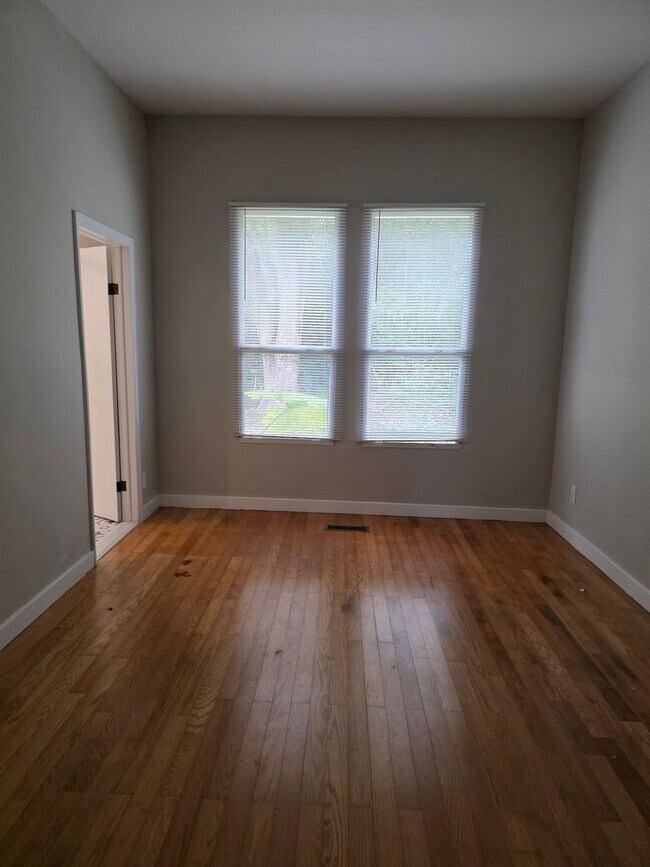 Building Photo - Spacious Downtown Monticello Home for rent