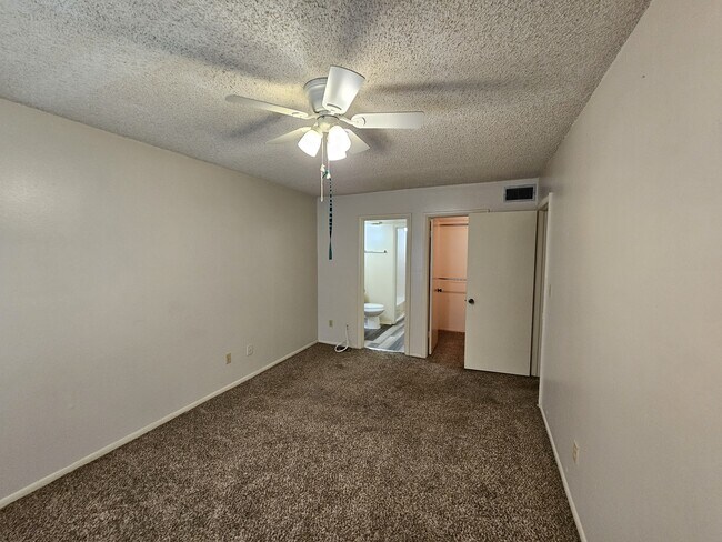 Building Photo - 593 Midway Dr
