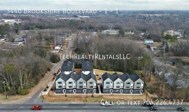 Building Photo - 3440 Brookshire Blvd