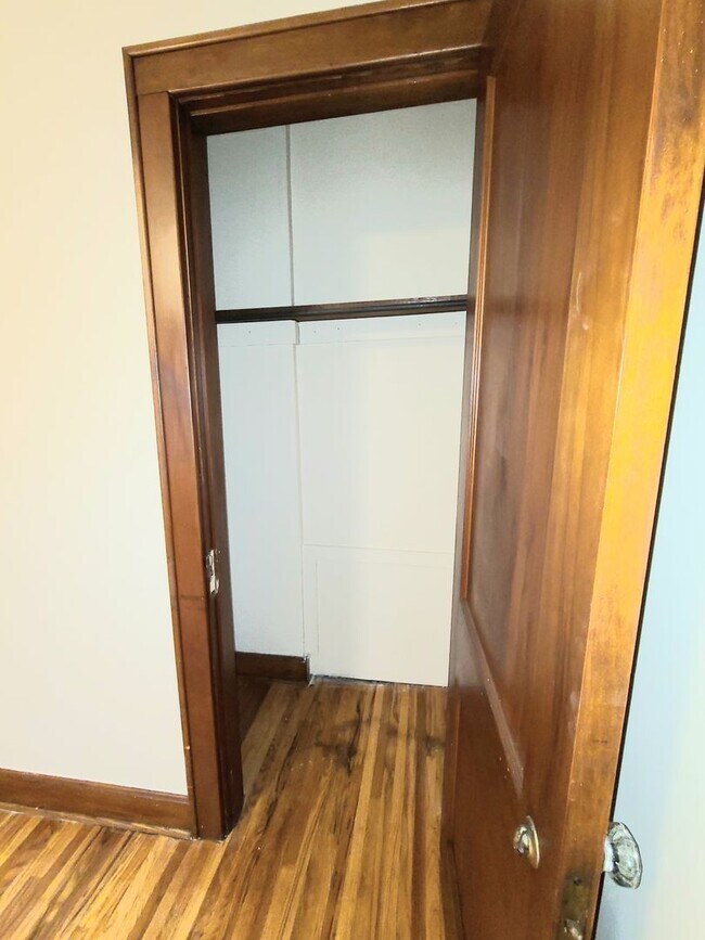 Building Photo - 34 W Tulane Rd