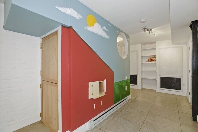 Building Photo - Available Now! 4 Bedroom  3.5  Bathroom Townhouse //Woodley Park// Garage, Driveway & 3 Levels of...