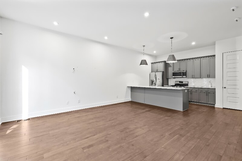 Building Photo - 700 James Ave