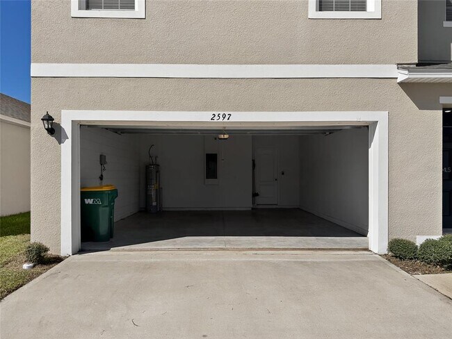 Building Photo - 2597 Shamrock St